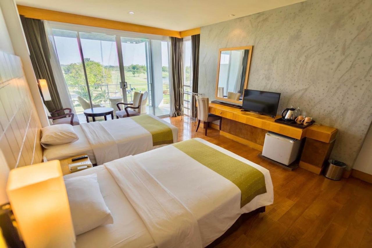 Uniland Golf & Resort Nakhon Pathom Zewnętrze zdjęcie