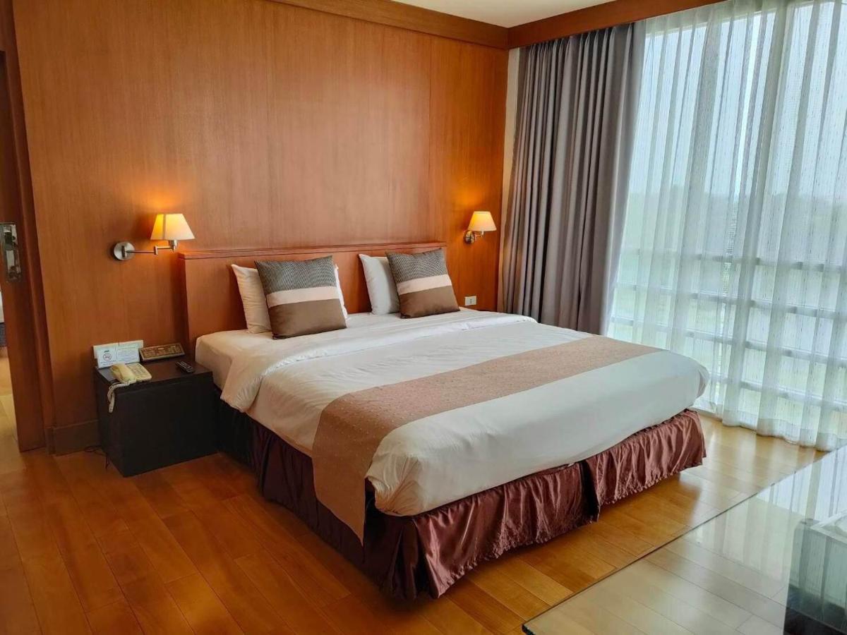 Uniland Golf & Resort Nakhon Pathom Zewnętrze zdjęcie