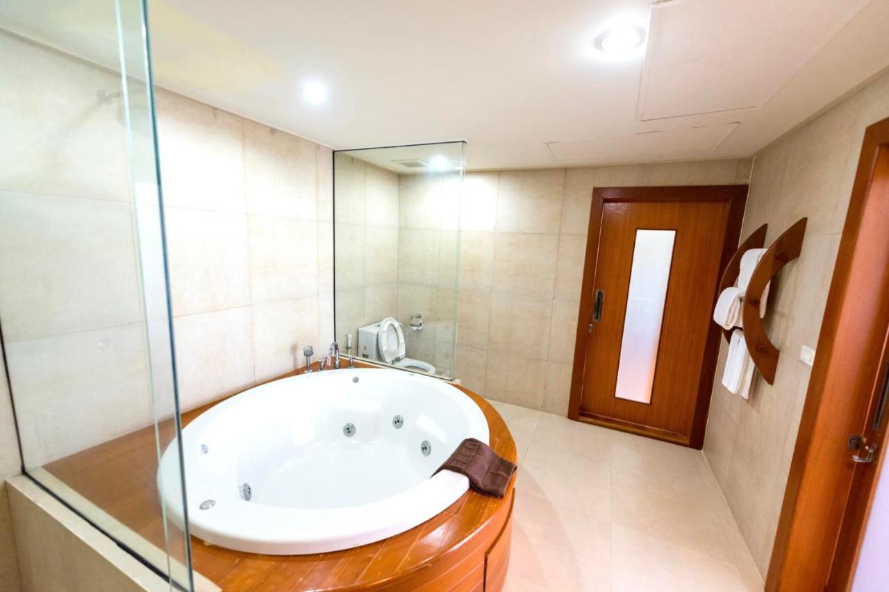 Uniland Golf & Resort Nakhon Pathom Zewnętrze zdjęcie