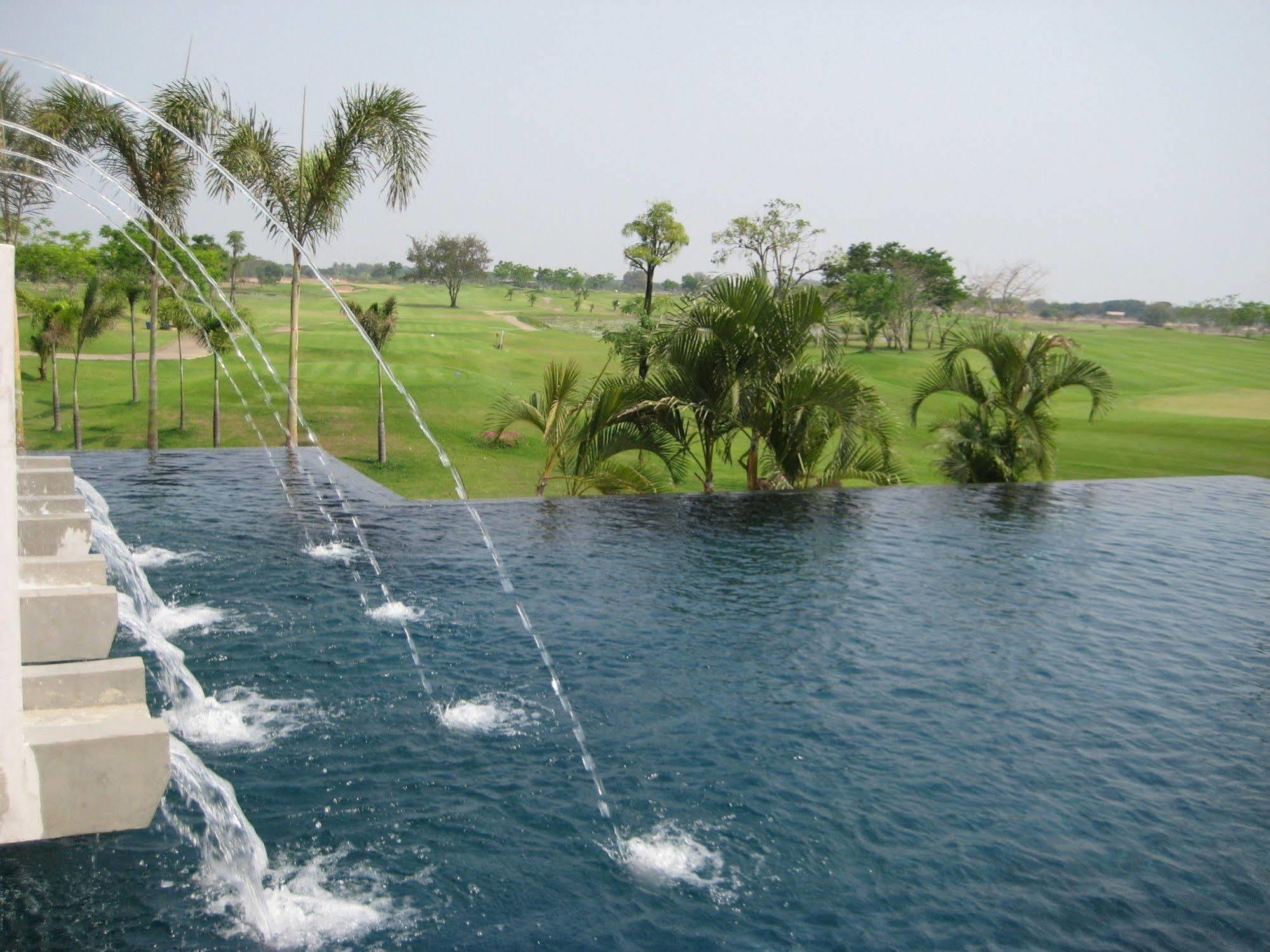 Uniland Golf & Resort Nakhon Pathom Zewnętrze zdjęcie
