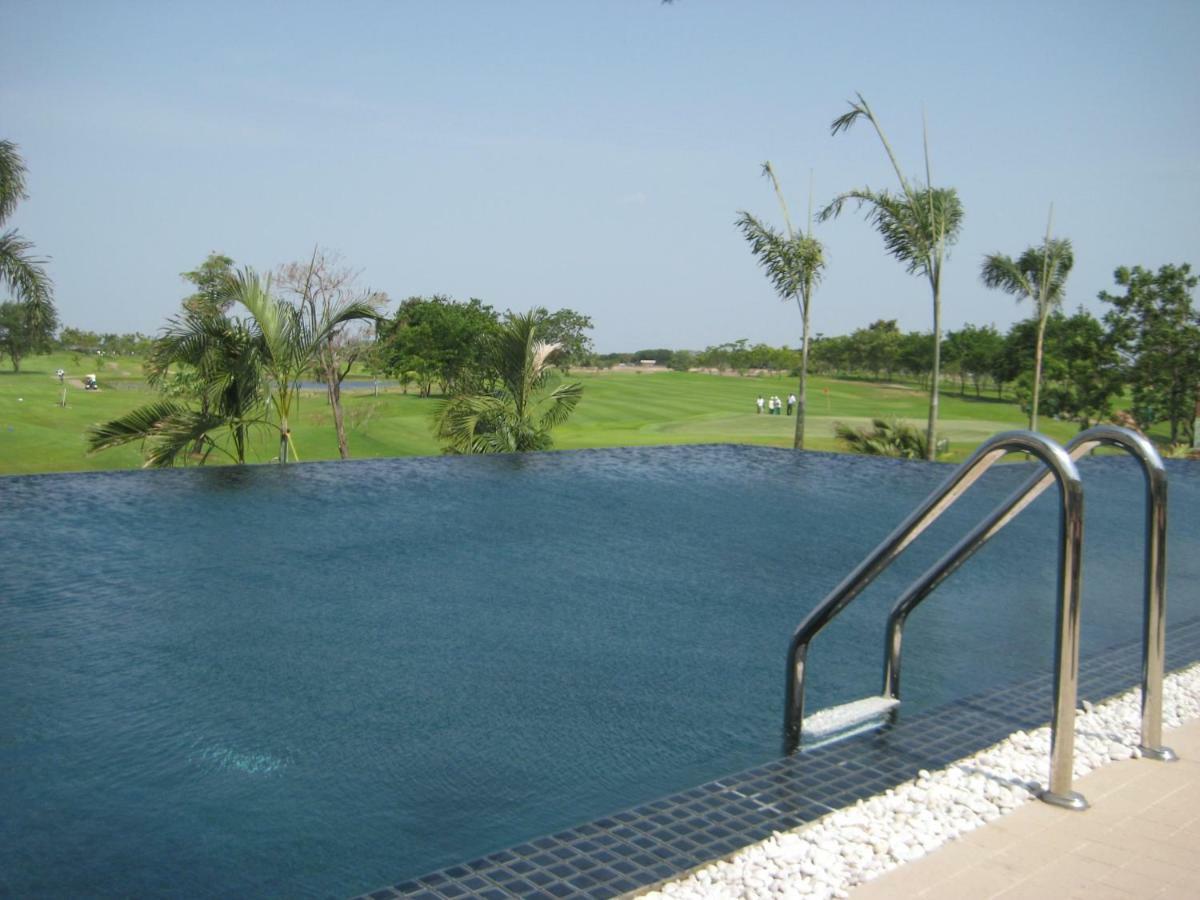 Uniland Golf & Resort Nakhon Pathom Zewnętrze zdjęcie