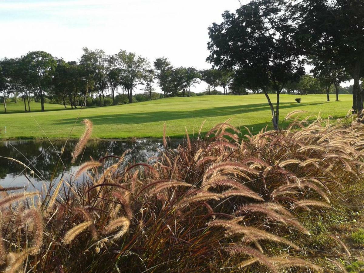 Uniland Golf & Resort Nakhon Pathom Zewnętrze zdjęcie